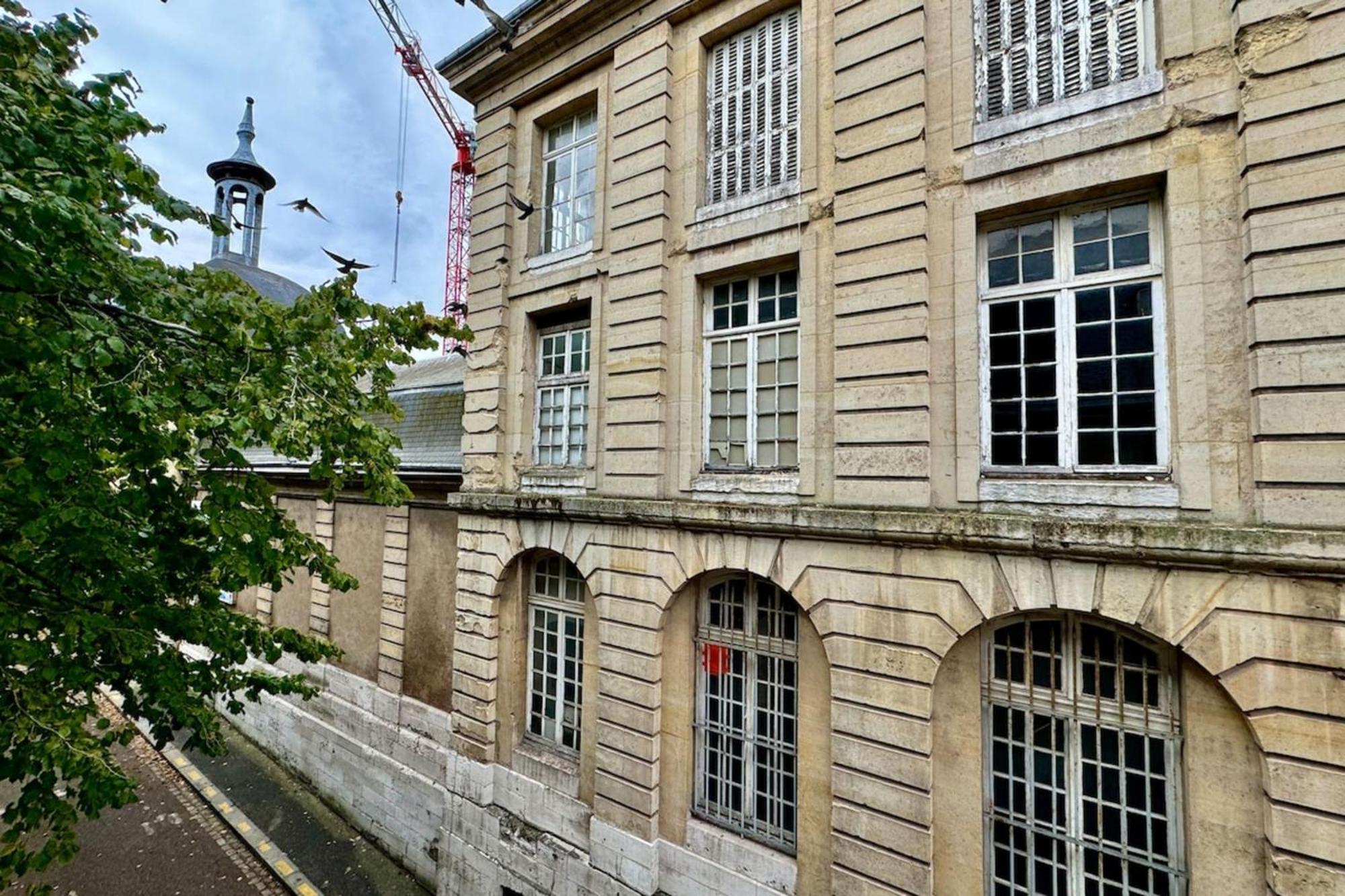 Gerard, Appartement Central Avec Parking Prive Ruan Exterior foto